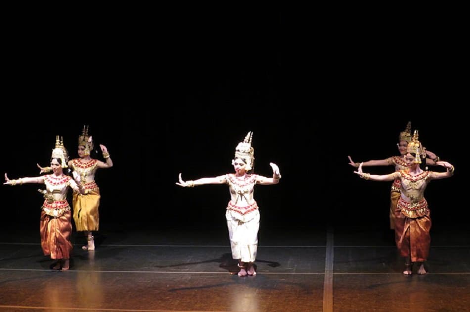 Buffet Dining With Apsara Dance Performance