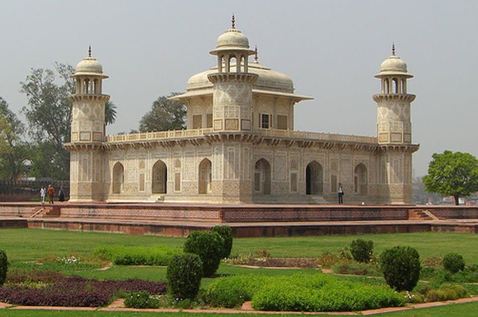 Full Day Taj Mahal Private Car Tour From Delhi