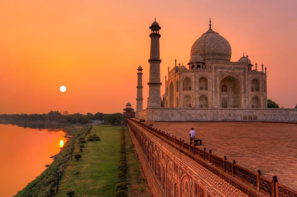 Private Tour : Taj Mahal Tour by Car from Delhi
