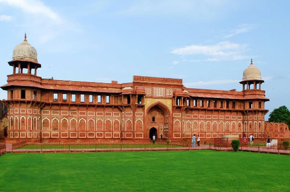 Taj Mahal Private Tour by Gatimaan Train