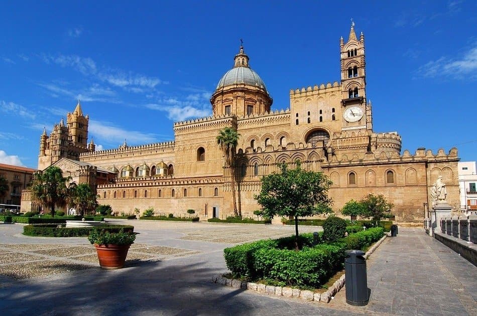 Discover Monuments and Markets in Palermo