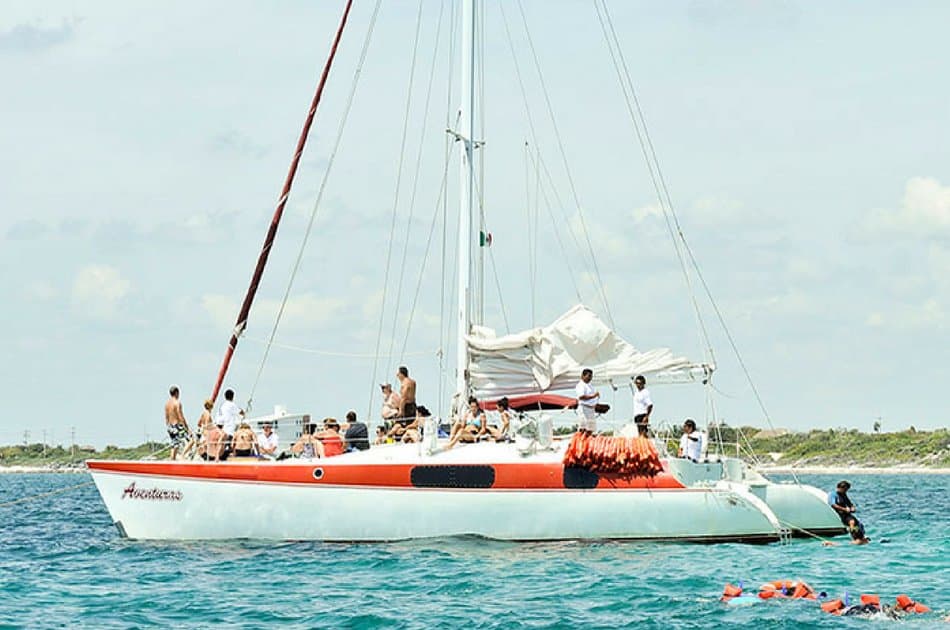 4 Hour Adventuras Catamaran Tour (up to 40 people)