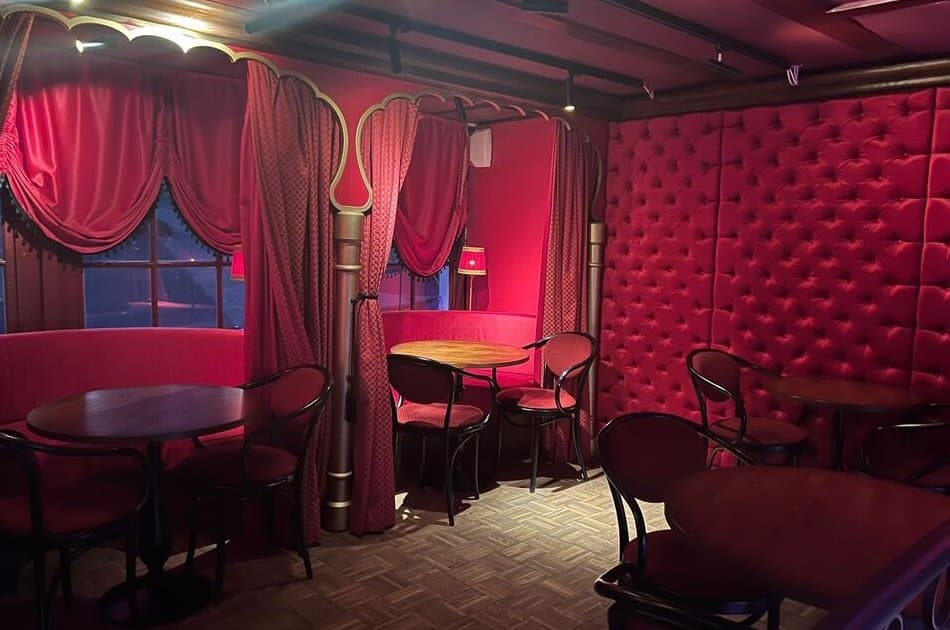 Amsterdam Private Naked Butler