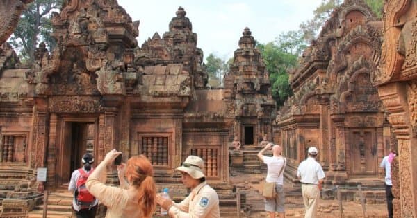1000 of Lingas, Kbal Spean & Banteay Srei Full Day Private Tour
