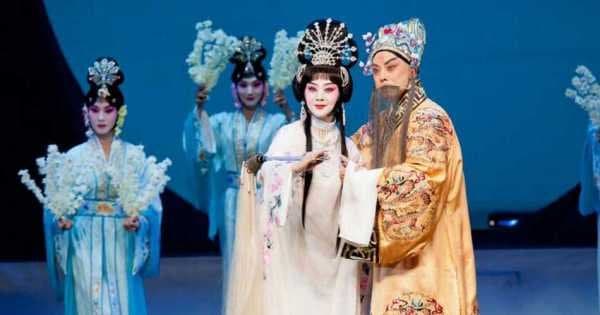 Beijing Opera Show at Liyuan Theater