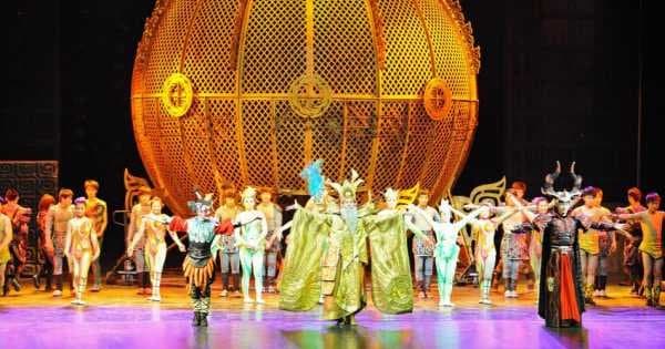 Beijing Roasted Duck Dinner and Acrobatic Show With Private Transport