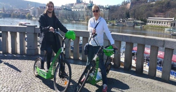 Prague: E-Scooter HUGO Bike Rental