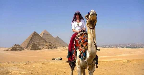 8 Hour Private Tour to Giza Pyramids, Sphinx, Old Cairo, Citadel and Bazaar