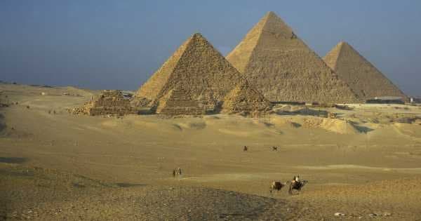 Private Tour to The Great Giza pyramids, The Egyptian Museum and Bazaar