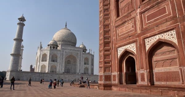2-Day Private Tour to Taj Mahal and Agra from Pune with Return Flight