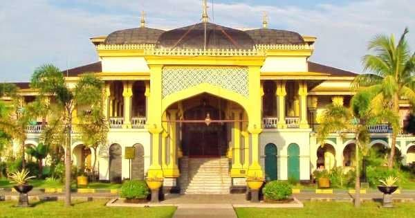 Medan Multicultural and Colonial Charm Combined Tour