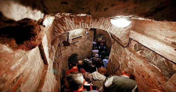 Dive into the Rome' s Basilicas and Secret Underground Catacombs