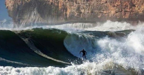 Nazaré - The Biggest Waves Ever Surfed