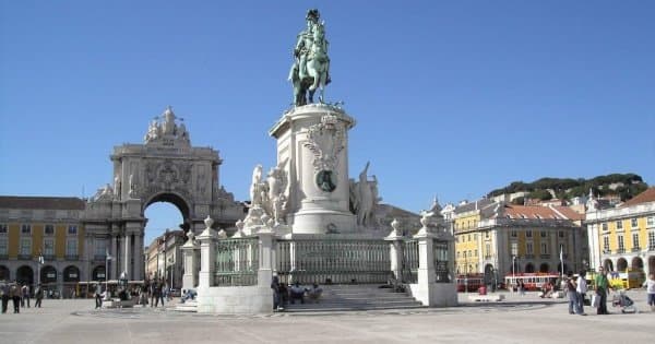 Two-Way Private Transfer Between Lisbon Airport and Lisbon City