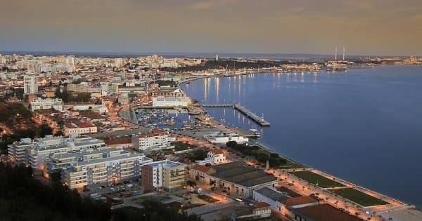 Two-Way Private Transfer Between Lisbon Airport and Setúbal