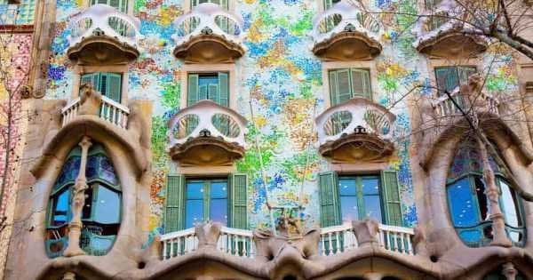Barcelona’s Modernist Houses: Gaudi Private Walking Tour