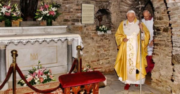 A Private Experience to Sunday Mass in the House of the Virgin Mary from Izmir