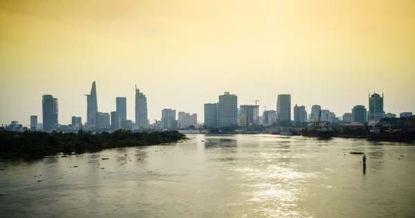 Breakfast Cruise & Walking Tour in Saigon