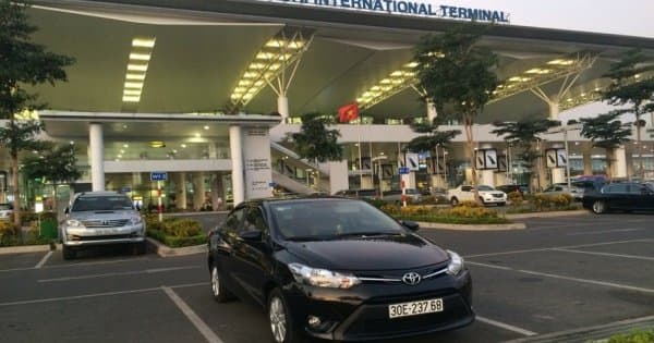 Hanoi Airport Arrival Transfer by 4 Seats Car