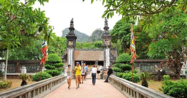 Hoa Lu & Trang An Full Day Tour from Hanoi
